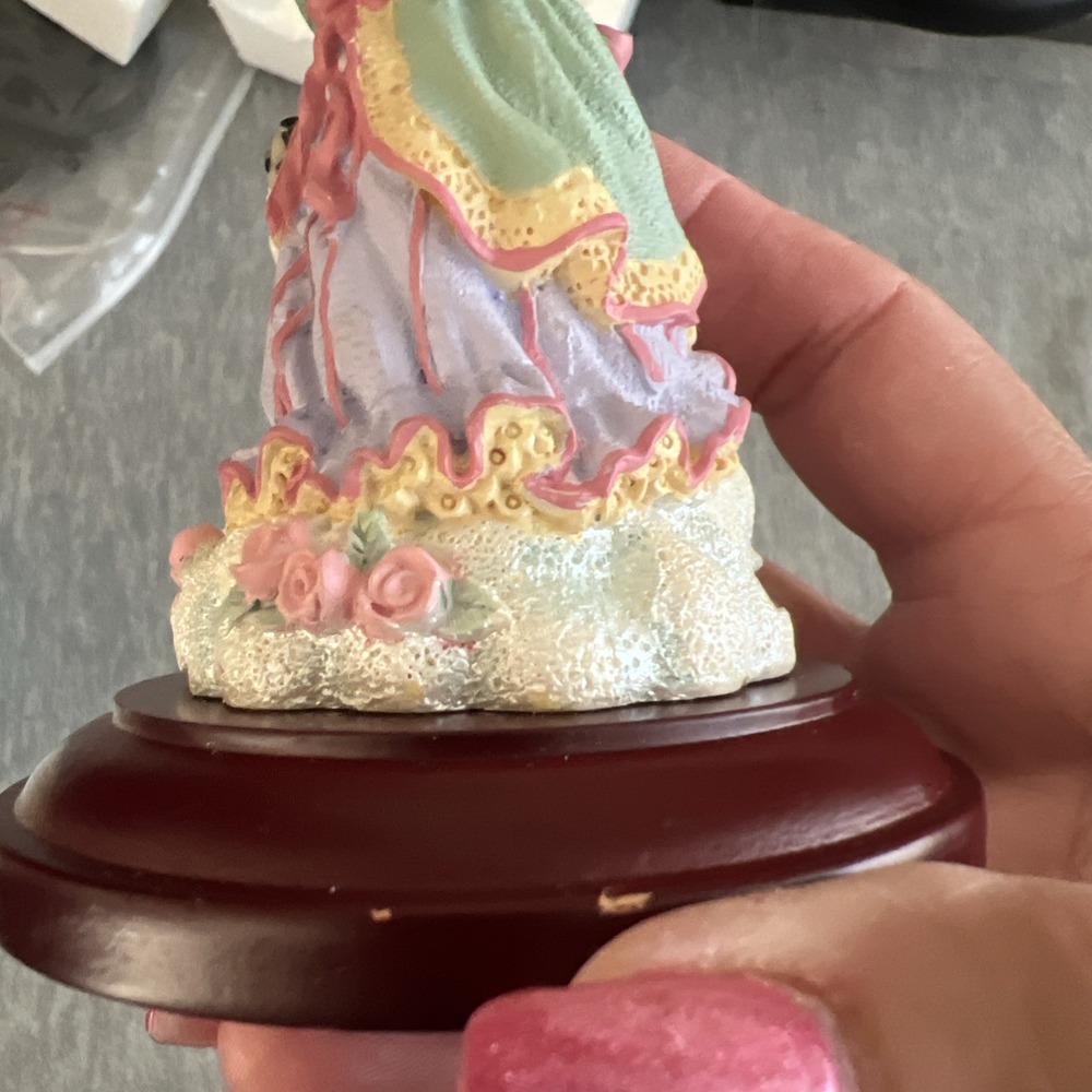 Christmas Around the World The Praying Angel w/Lamb on Wood Base New Vintage 99 - Picture 8 of 14